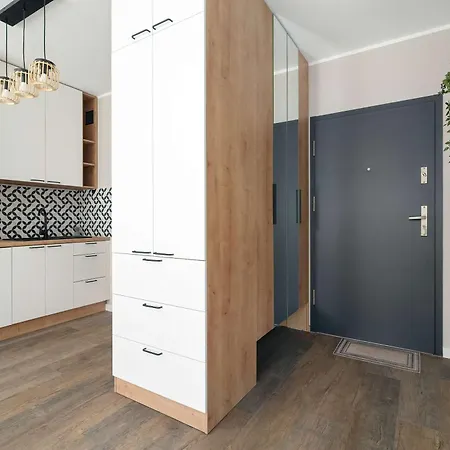 Prestigious With Terrace And Parking Close To The Airport By Renters Prestige Poznan